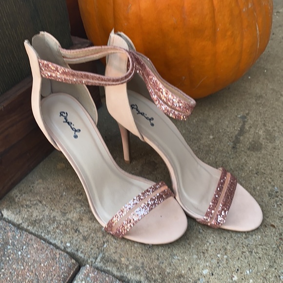 Women shoes heels - Picture 3 of 3